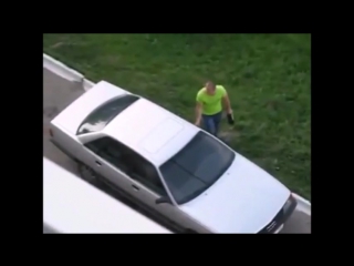 Проверяет хорошо ли закрыта машина