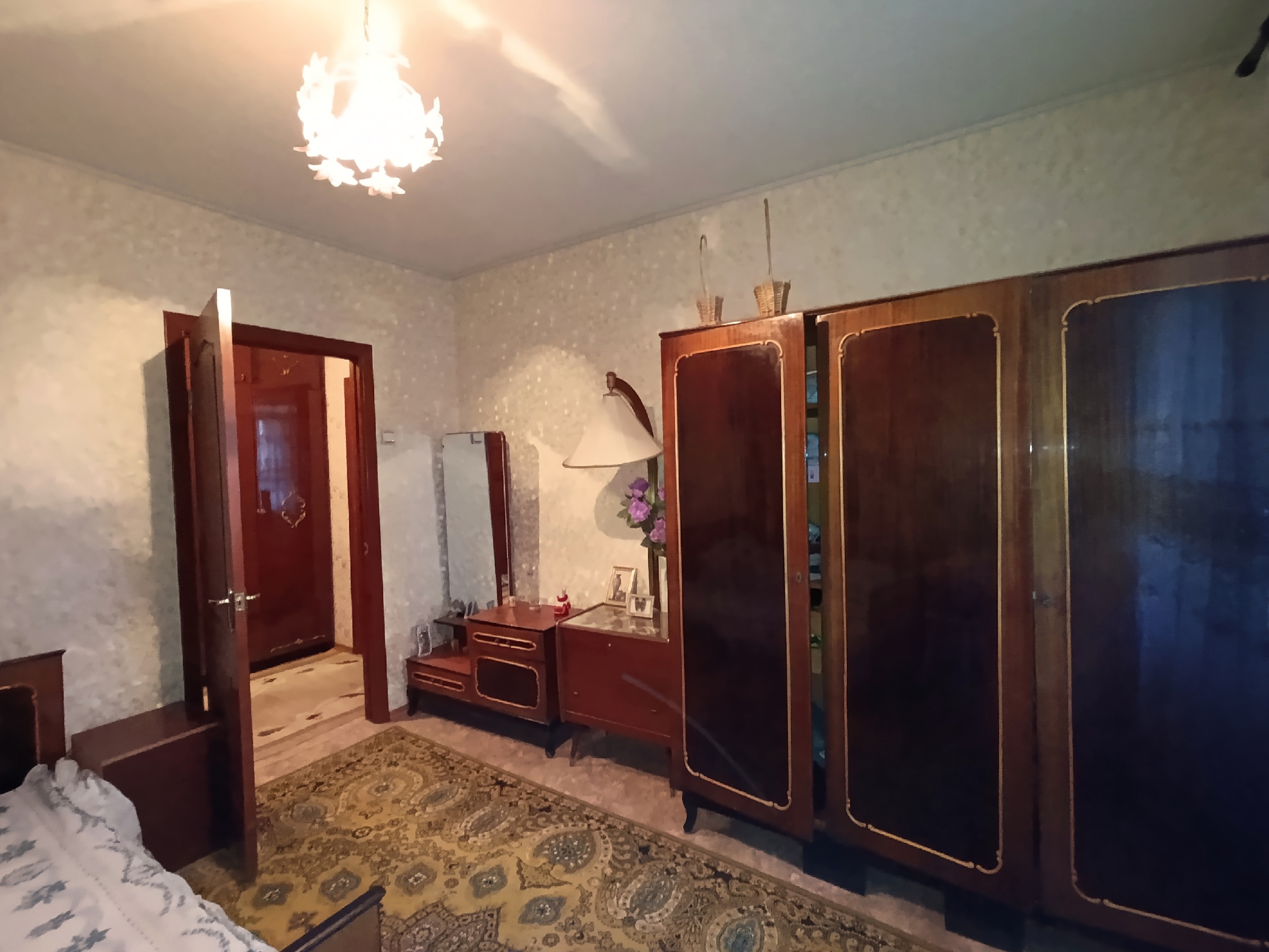 🏡 Продается 3-к квартира на ул. Суходольская 📍 Этаж: 8/9 🏠 Кооперативный дом, квартира не угловая 📐 Общая площадь: 73 м² ✨ Изолированные комнаты 🌅 Квартира на две стороны дома, прекрасный вид из окна 🌡 Очень тёплая (отопление сверху) 🪟 Окна металлопластиковые 🔧 Заменены трубы отопления и сантехника 🛋 Жилое с...