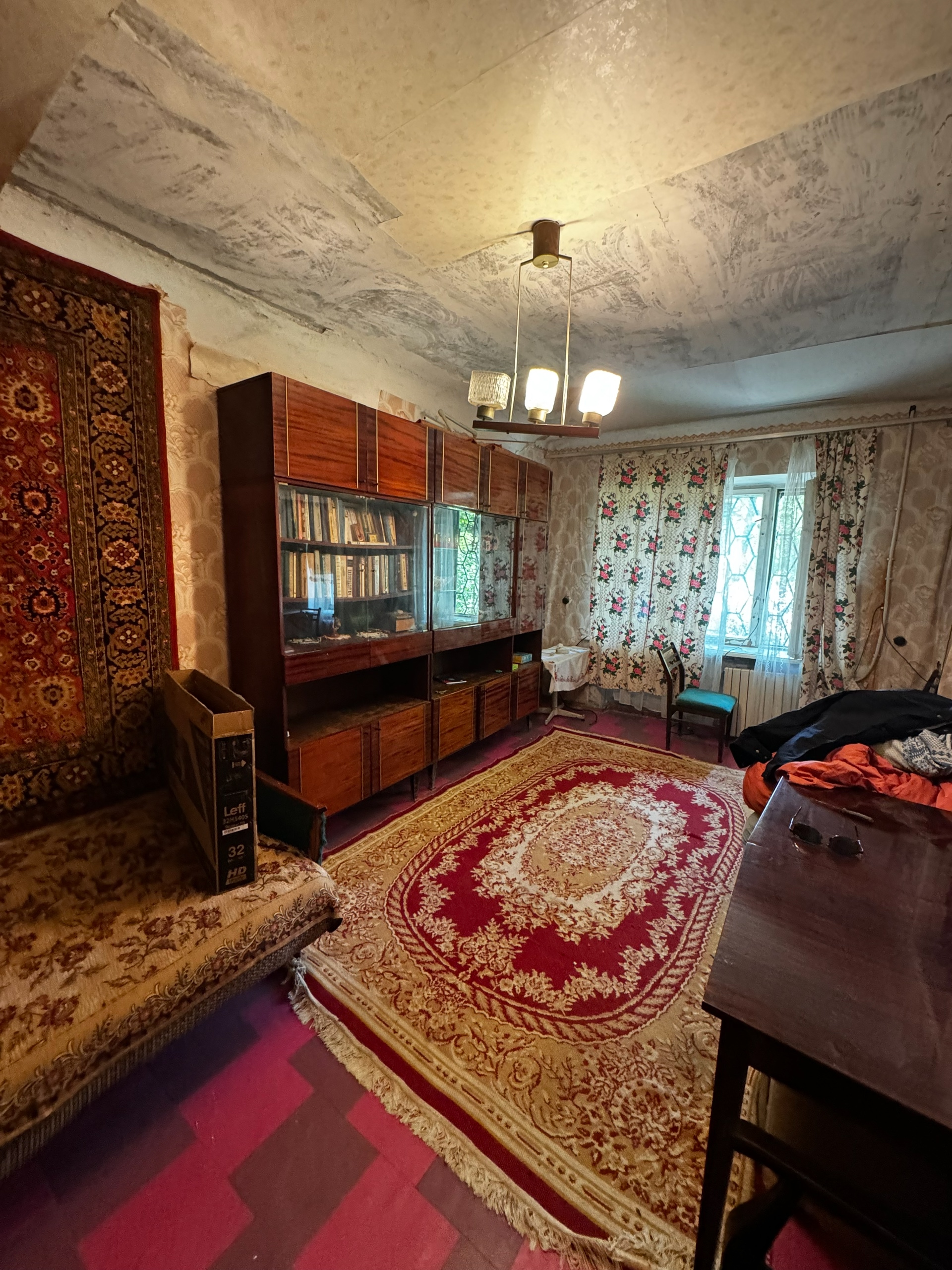 Продается 2 комн. квартира кВ. Ватитуна 1/5 общей площадью 42,4 м2, под ремонт, бойлер, отличное местоположение, окна выходят на дорогу.Отличный вариант как под бизнес, так и для жизни. Рядом транспортная развязка. Без долгов. Документы РФ. Цена: 3 200 000 рублей. По всем вопросам: +79591554182 ...