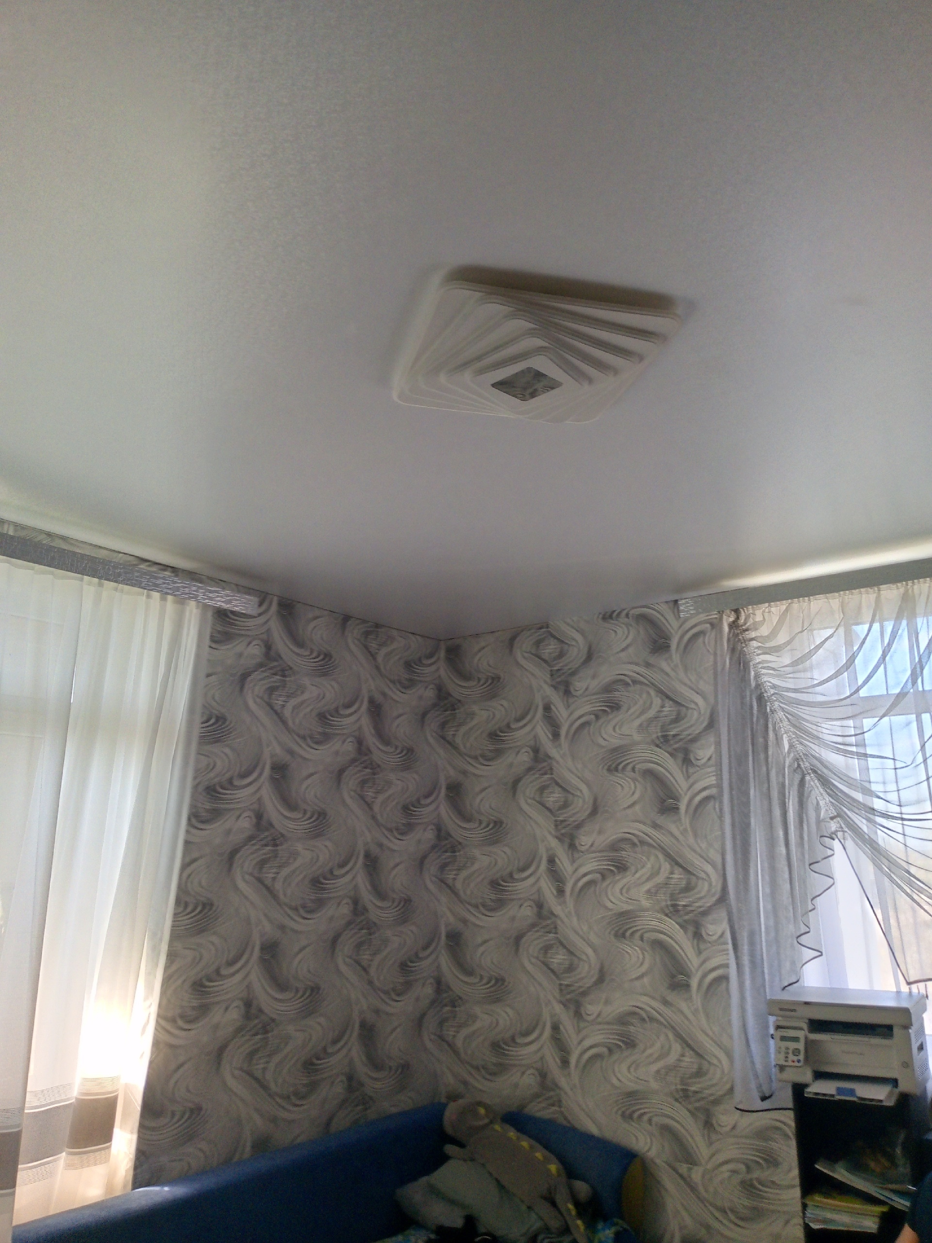 🏡Продается 2-к квартира с АВТОНОМНЫМ отоплением и гаражом! 📍 ул. Лутугинская, Артёмовский район 🧱 Площадь: 52 м² | Этаж удобный | Балкон после капремонта 🔥 Преимущества квартиры: — АВТОНОМНОЕ ОТОПЛЕНИЕ — комфорт и экономия — Свежий ремонт в комнатах — 2 кондиционера — прохлада летом гарантирована — Новые бата...